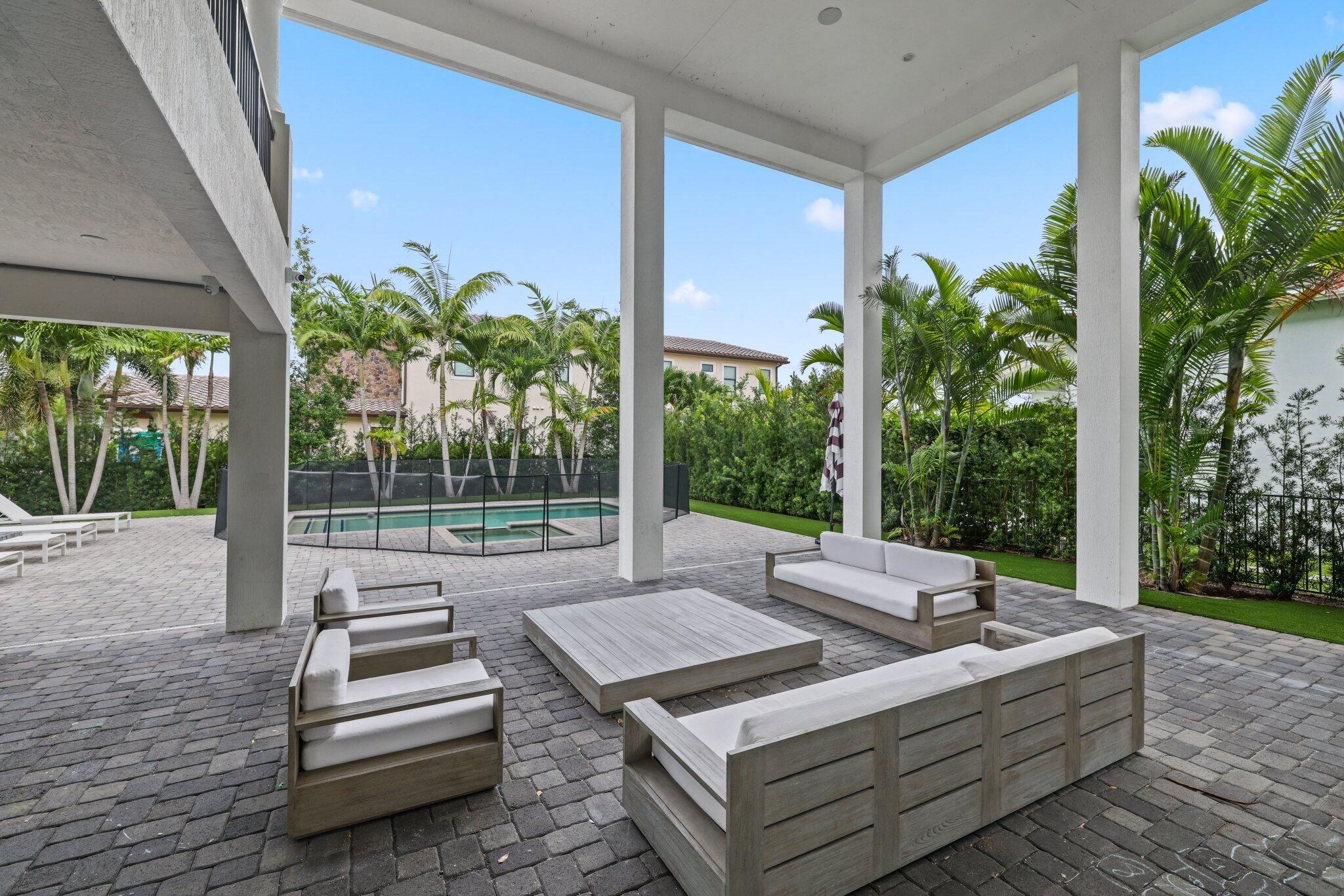 2585 NW 69th Street