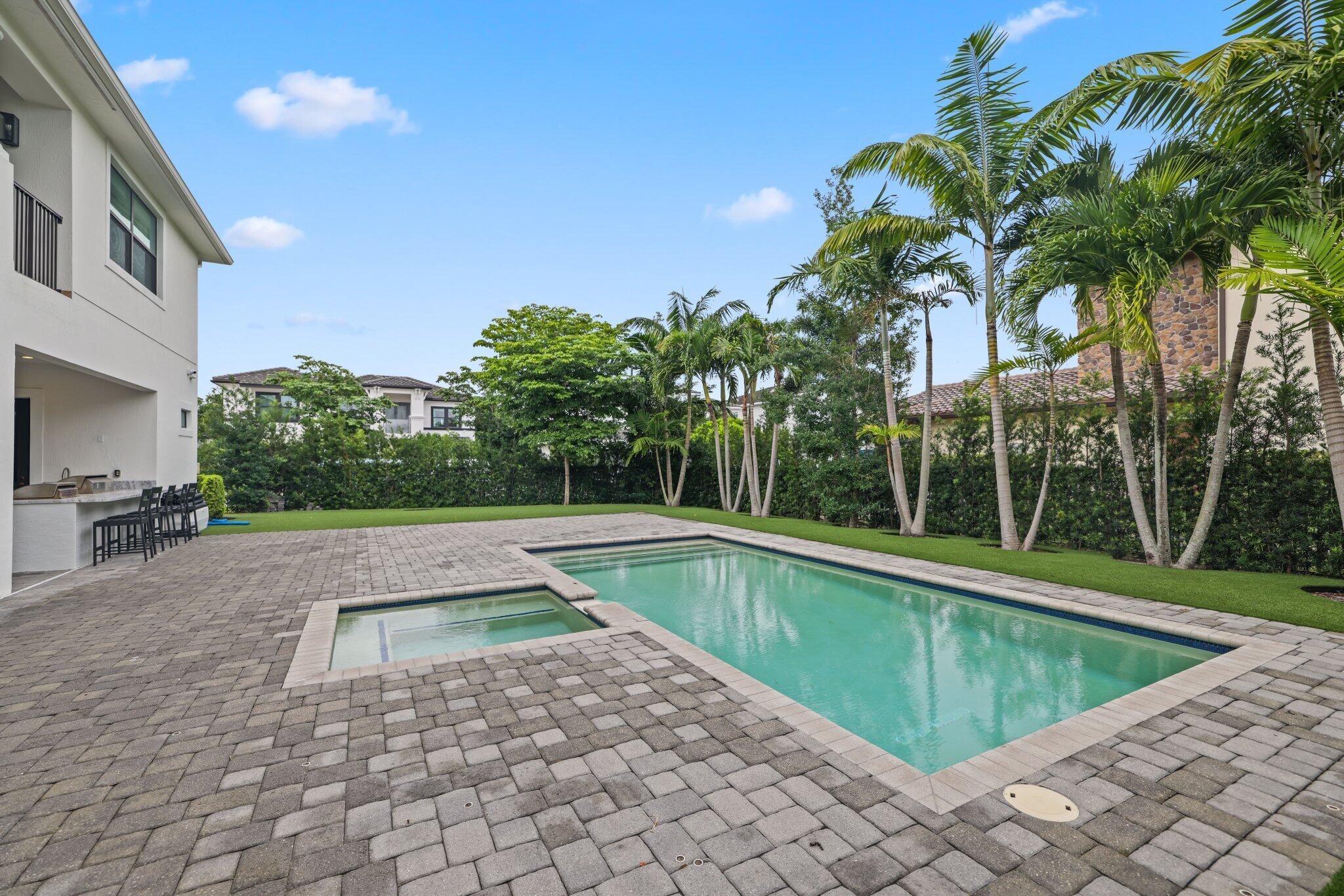 2585 NW 69th Street