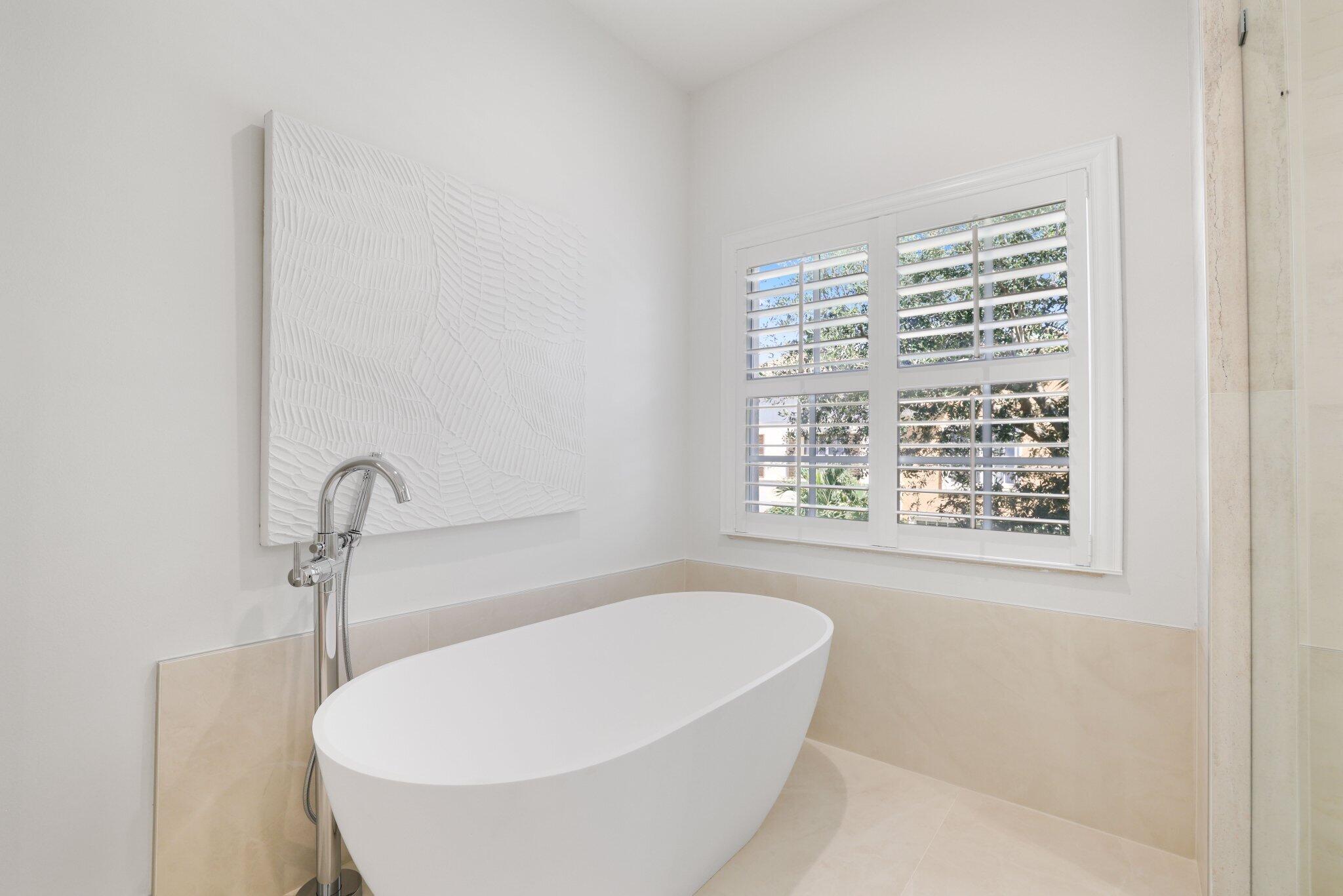 613 NE Francesca Lane