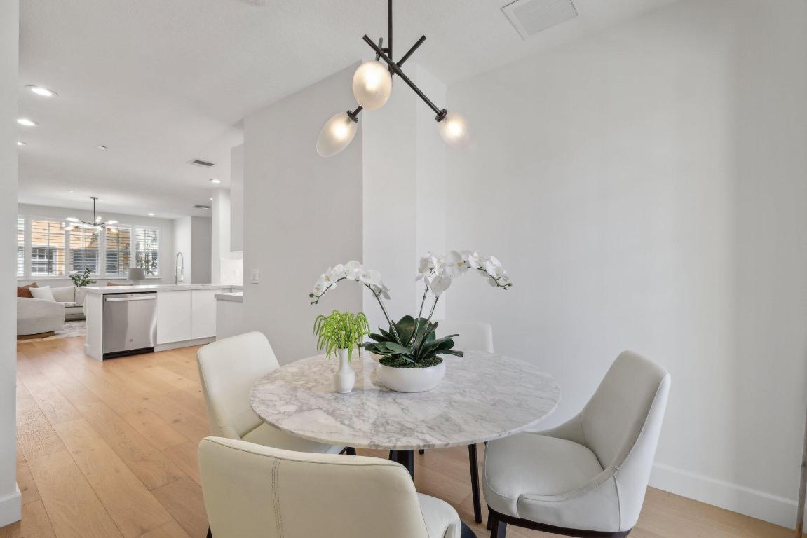 613 NE Francesca Lane