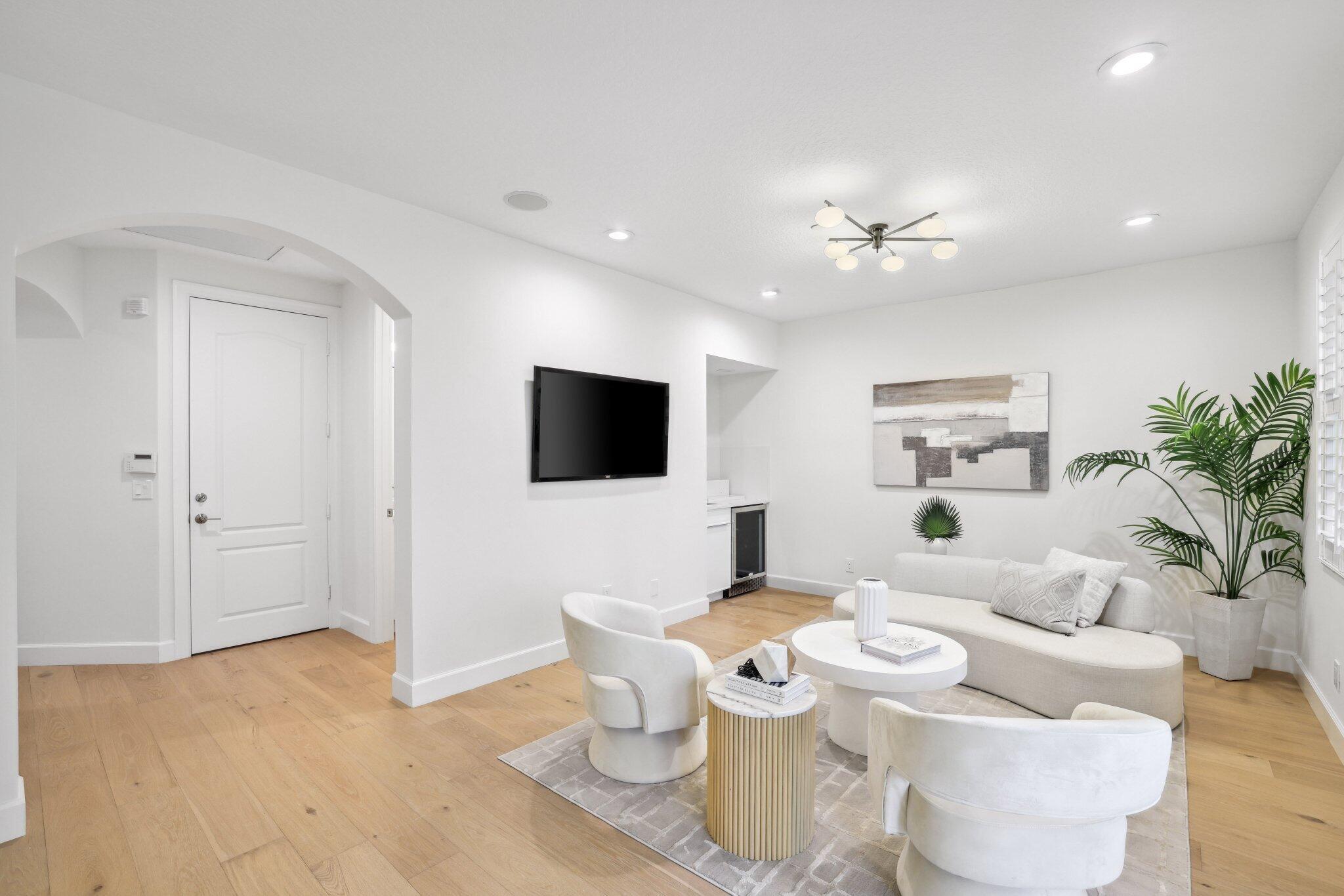 613 NE Francesca Lane