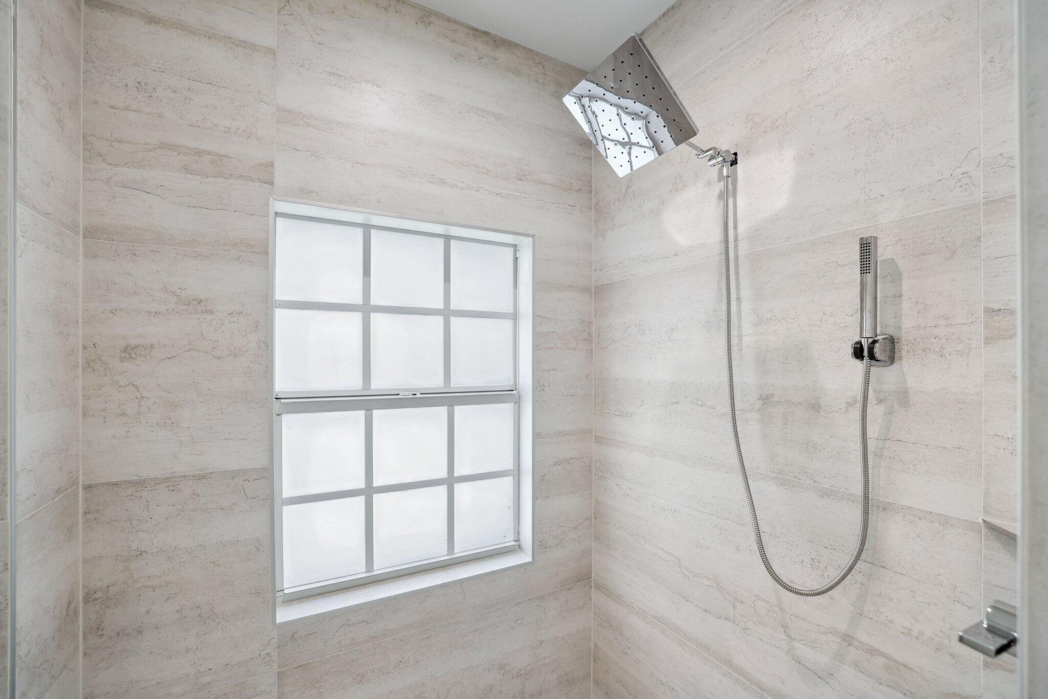 613 NE Francesca Lane