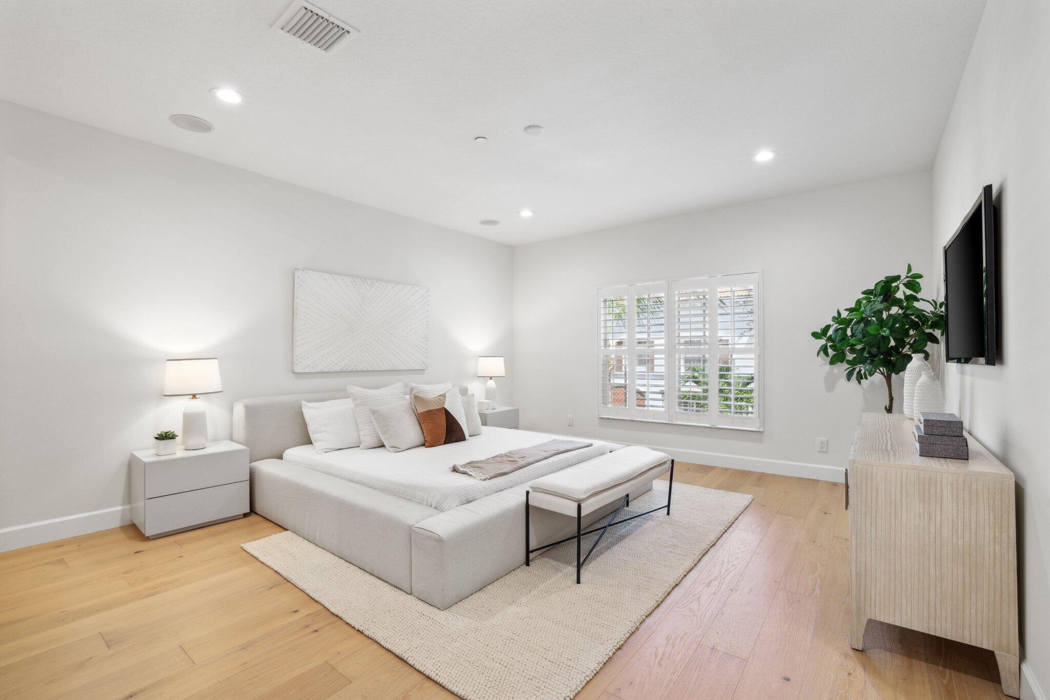 613 NE Francesca Lane