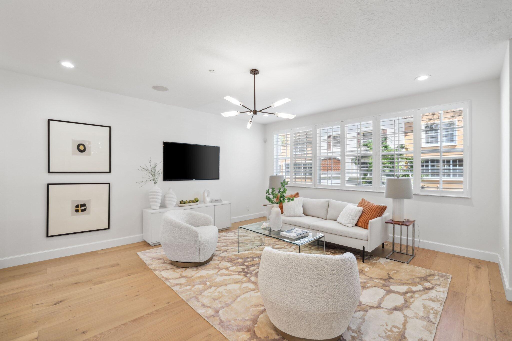 613 NE Francesca Lane