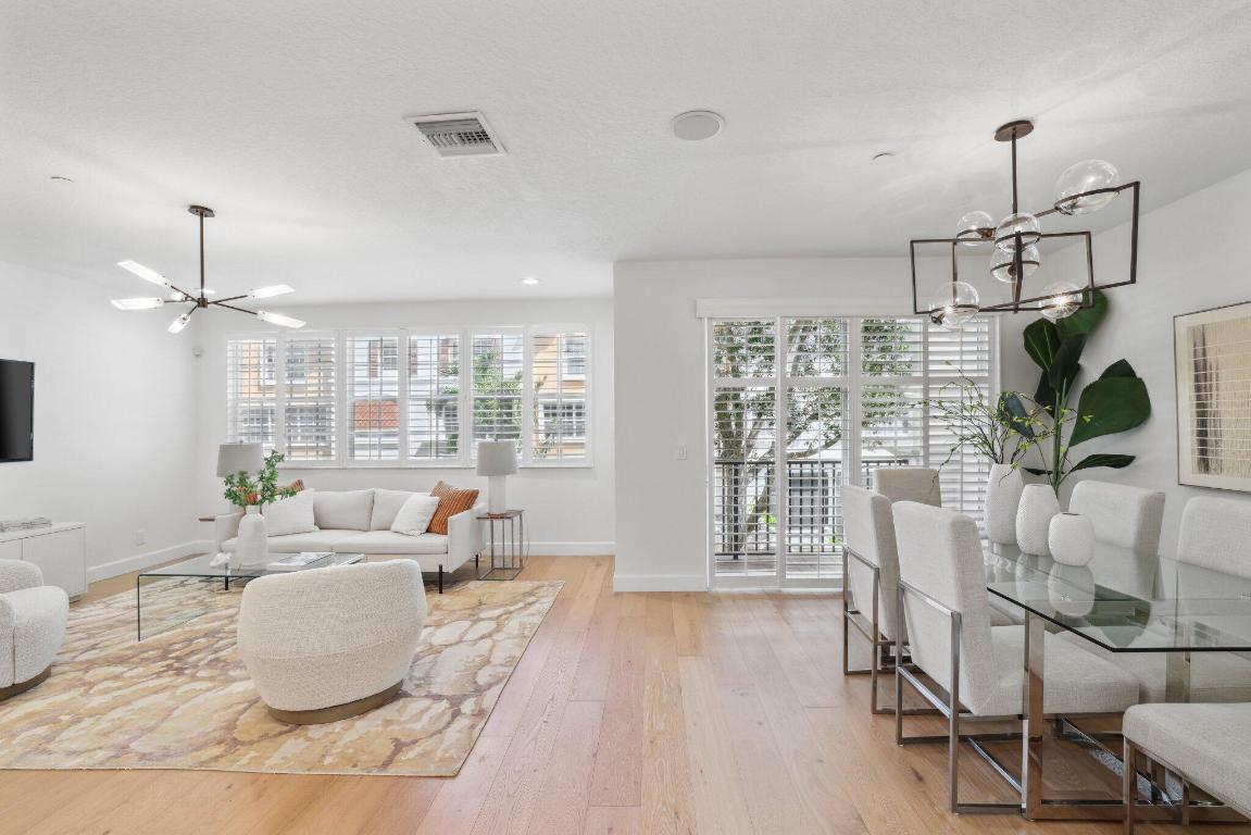 613 NE Francesca Lane