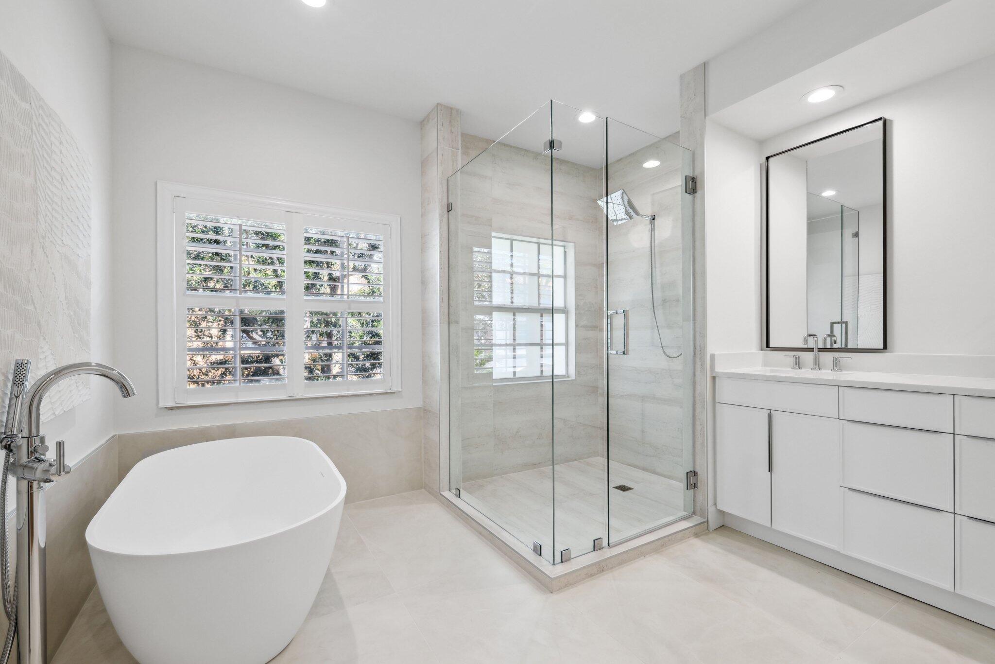 613 NE Francesca Lane