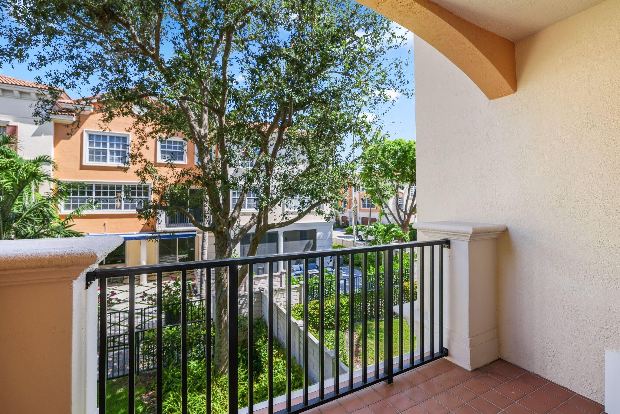 613 NE Francesca Lane