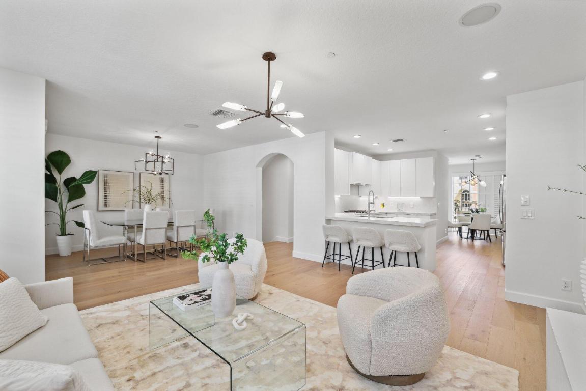 613 NE Francesca Lane