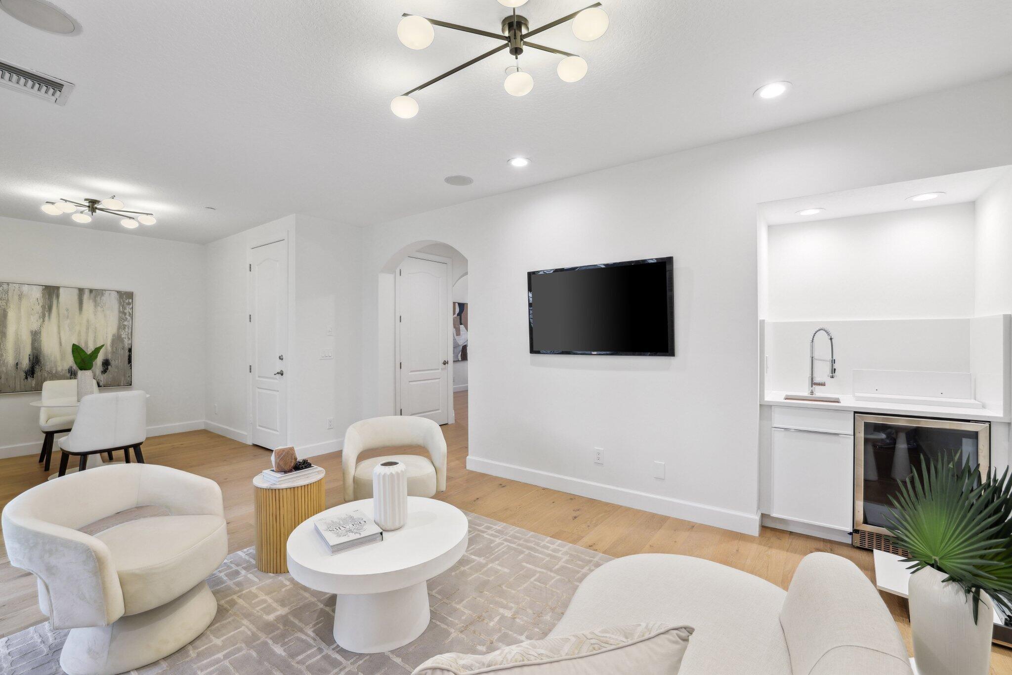 613 NE Francesca Lane