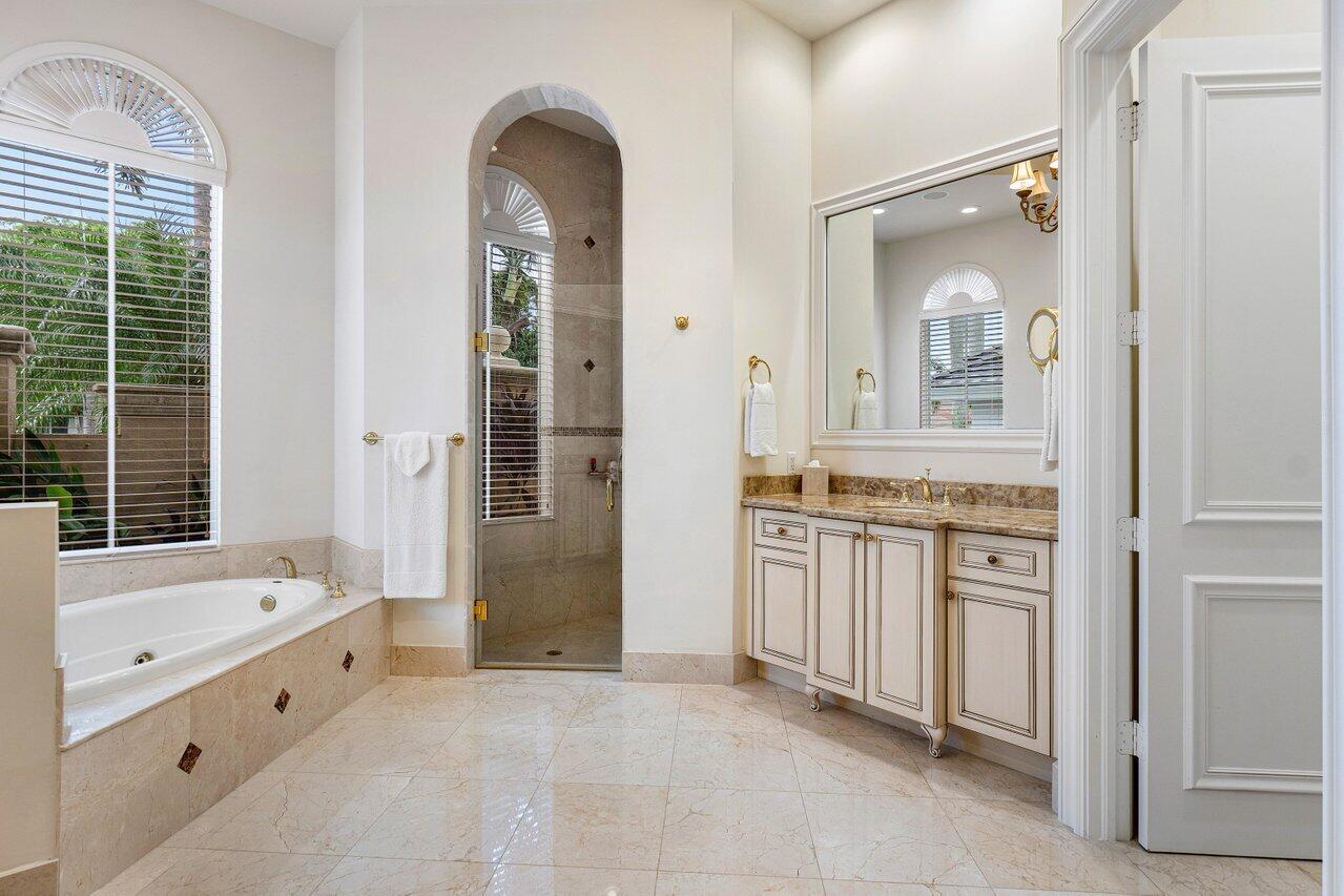 4188 Bocaire Boulevard