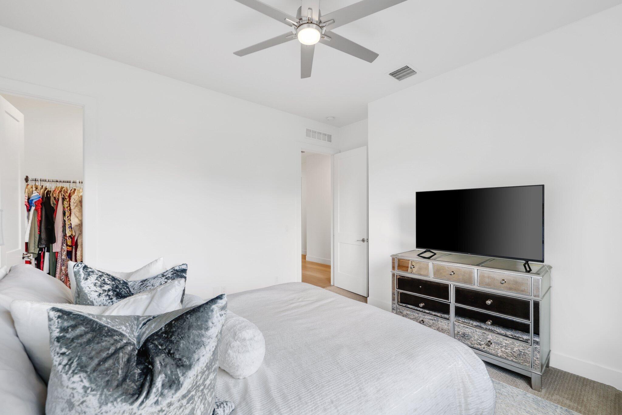 2213 Florida Boulevard