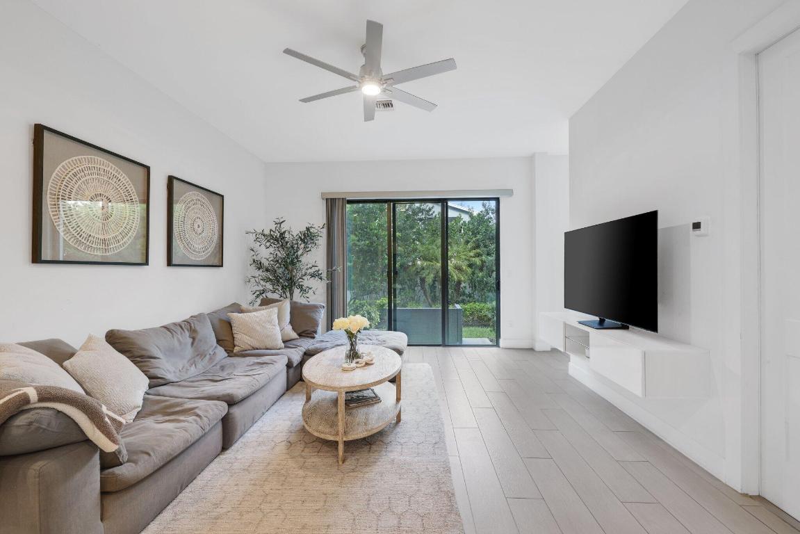 2213 Florida Boulevard