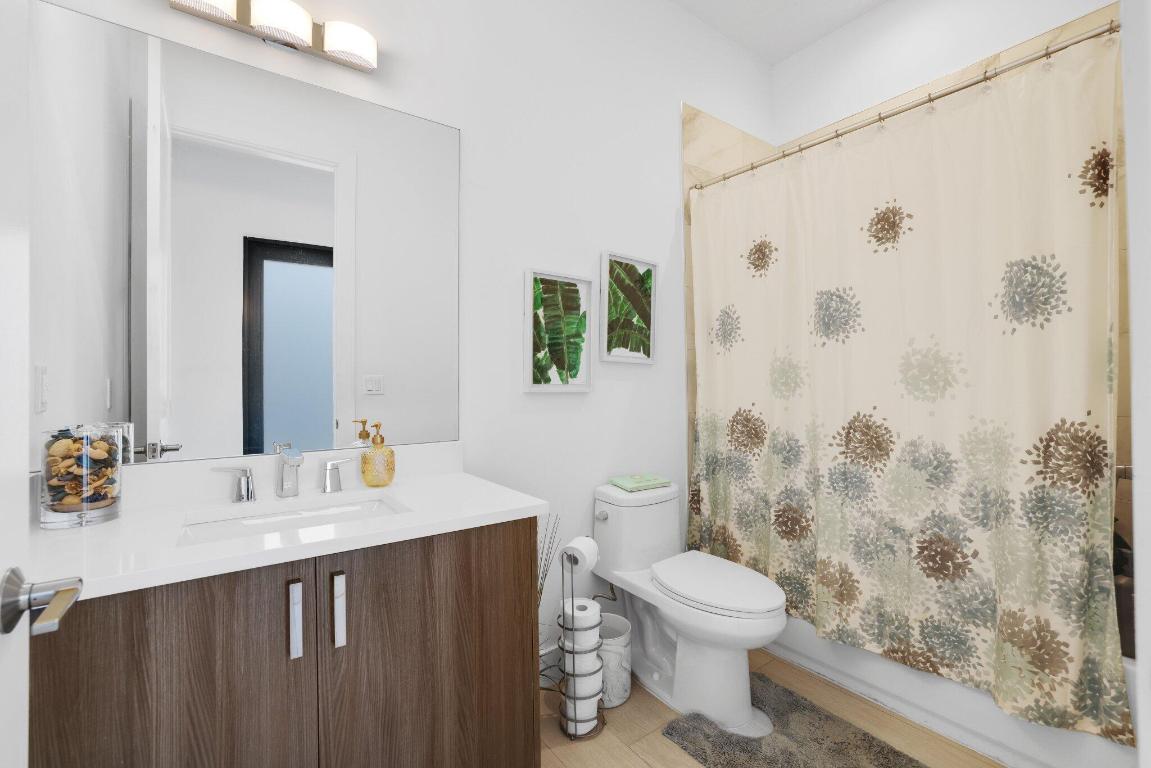 2213 Florida Boulevard