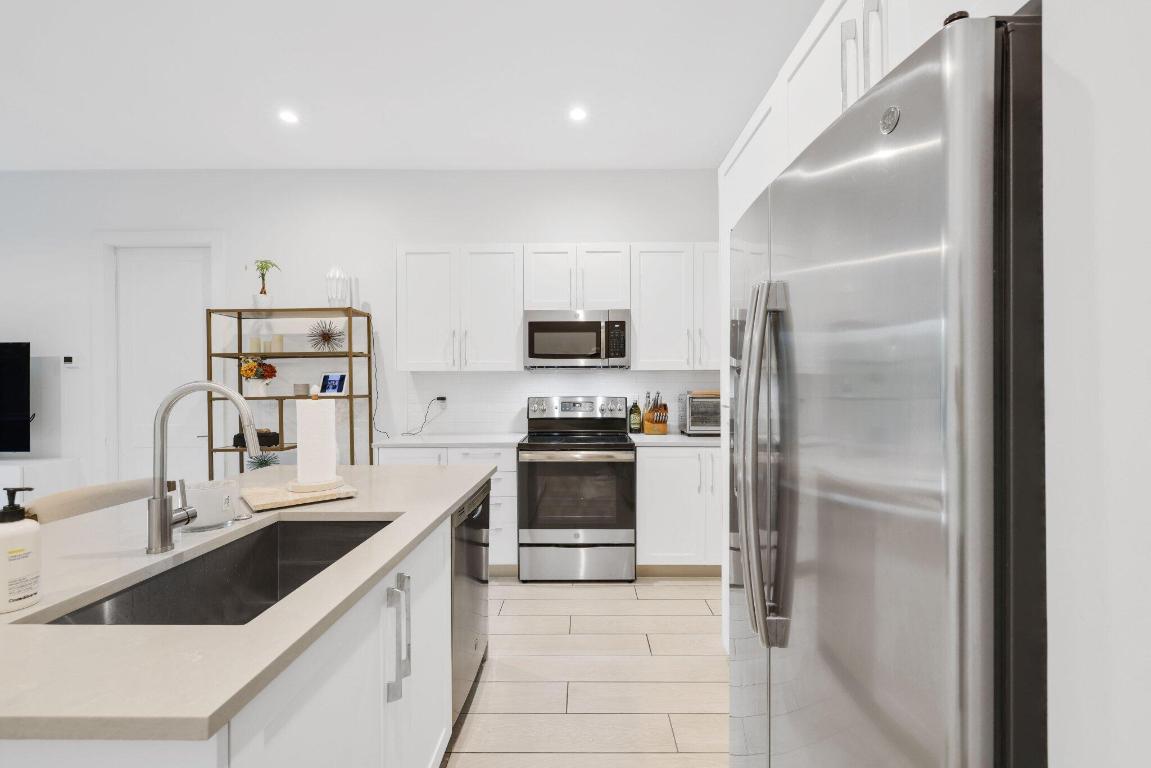 2213 Florida Boulevard