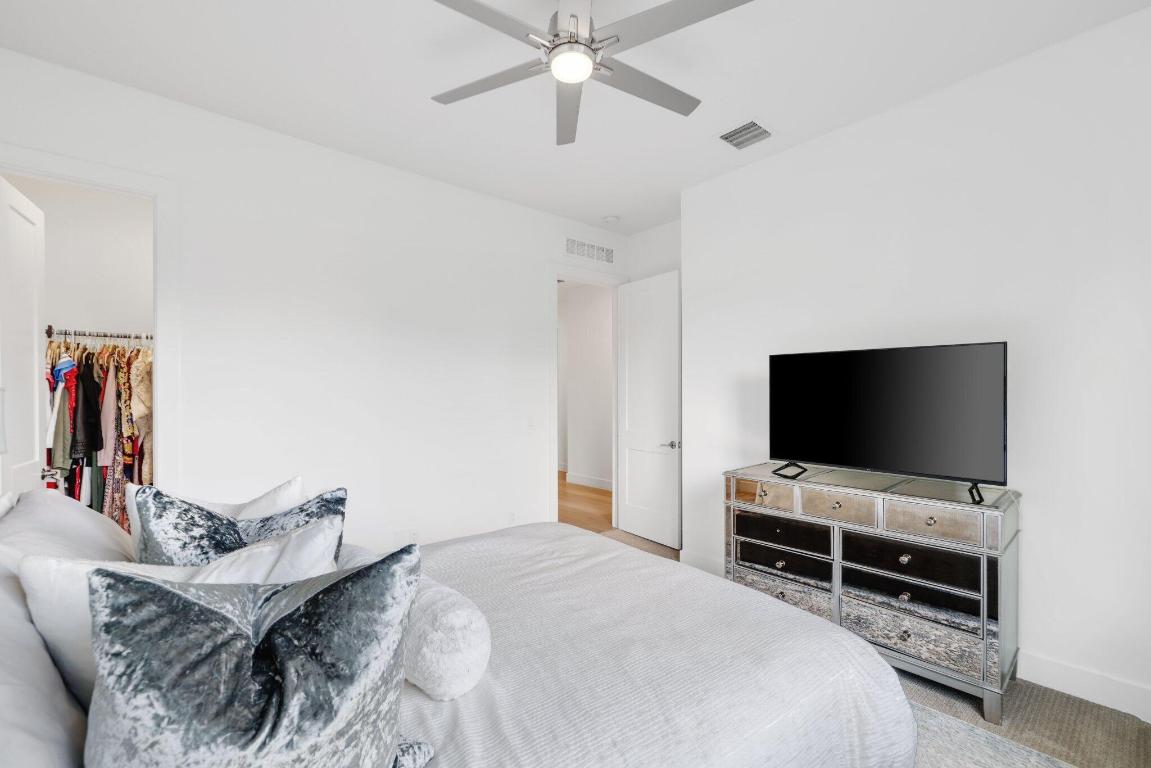 2213 Florida Boulevard