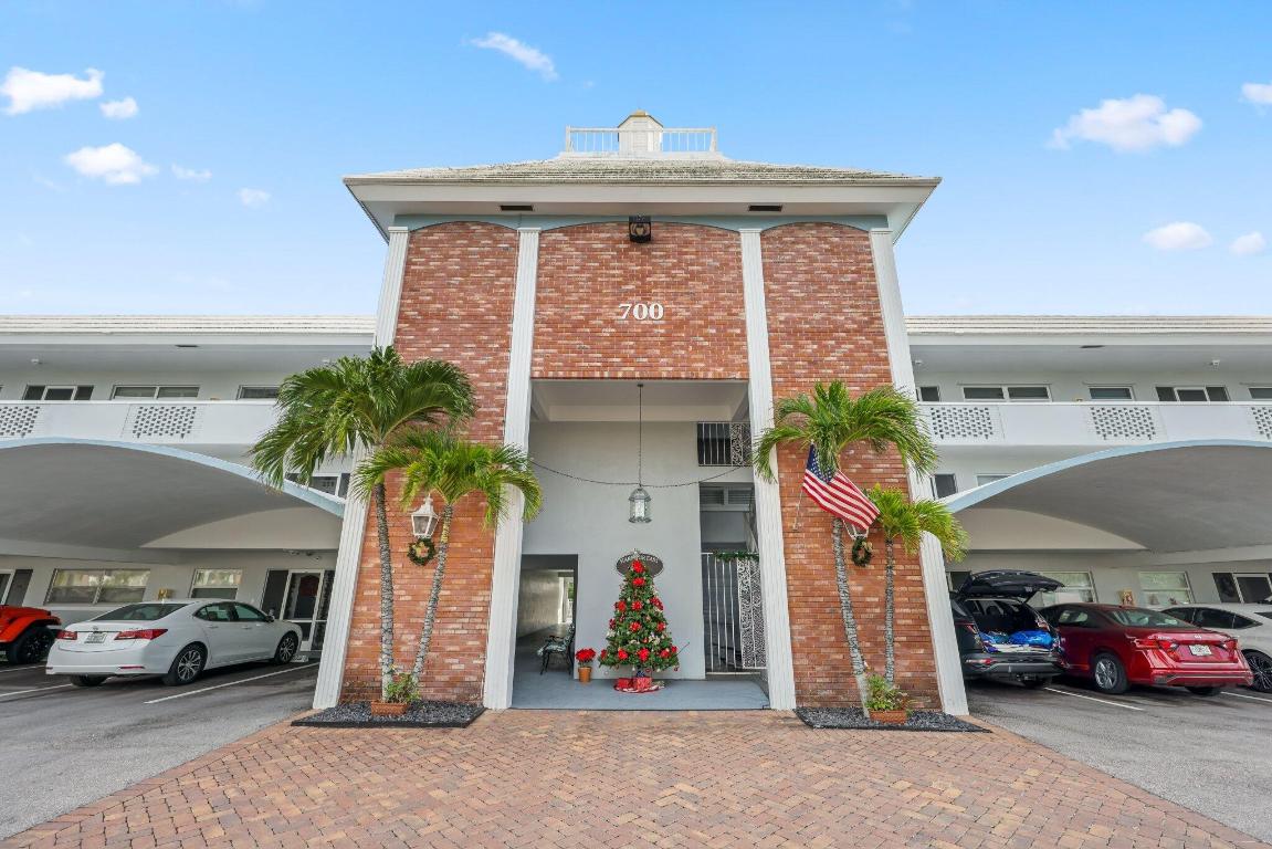 700 NE Harbour Terrace 230