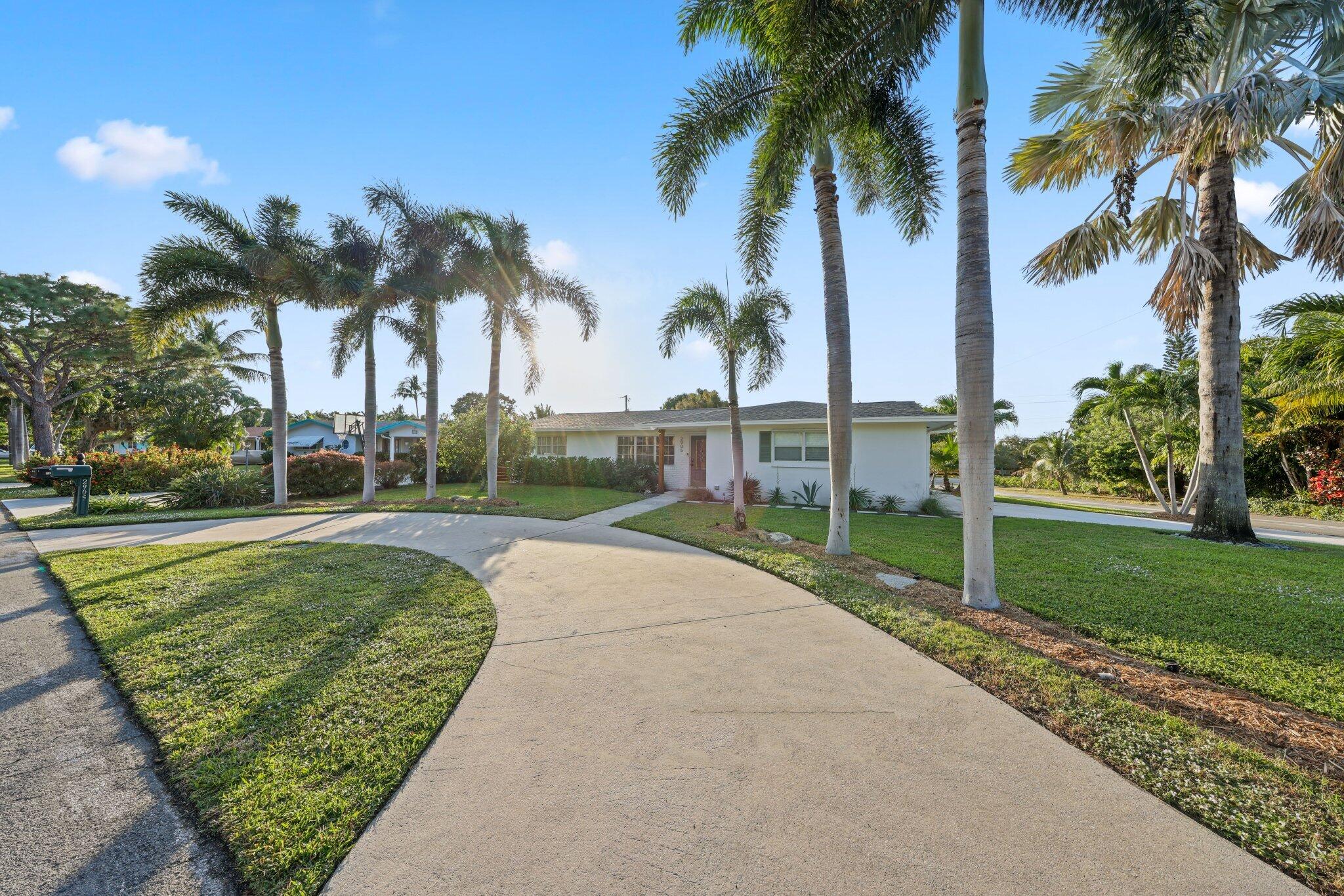 2905 SE 1st Court