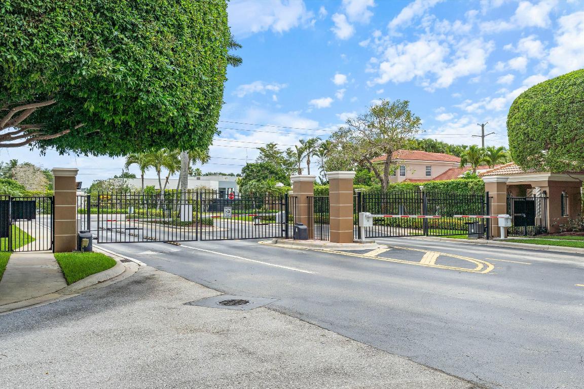 5551 Via De La Plata Circle