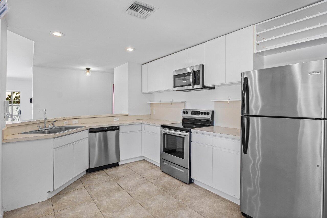 3803 S Lancewood Place