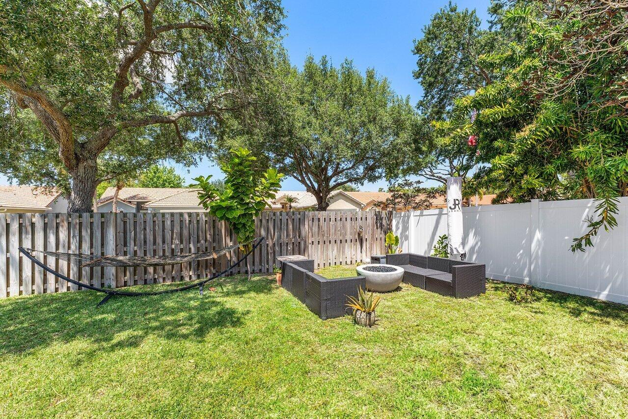 3803 S Lancewood Place