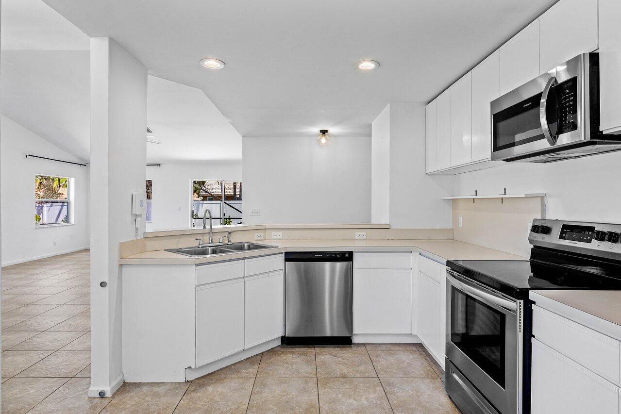 3803 S Lancewood Place