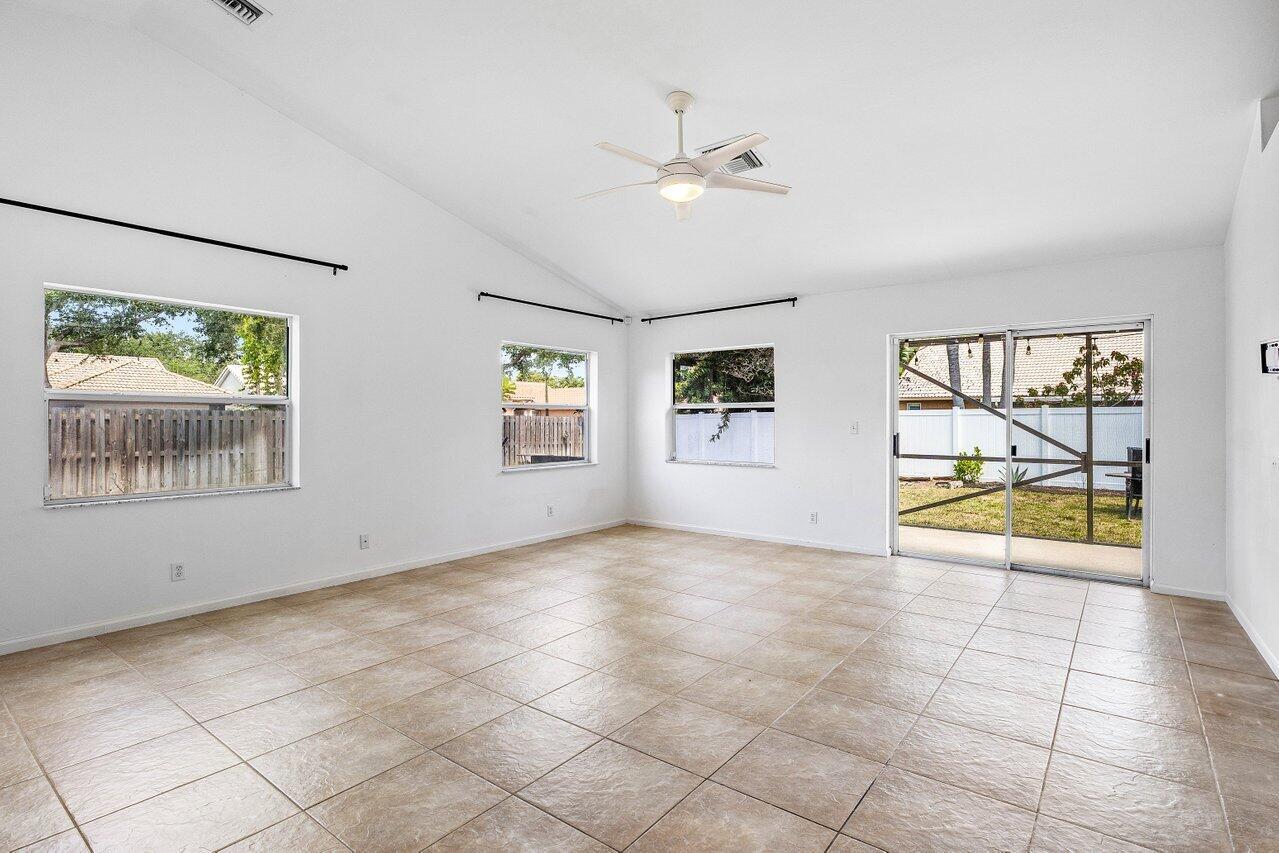 3803 S Lancewood Place