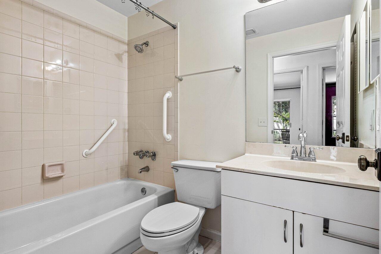 3803 S Lancewood Place