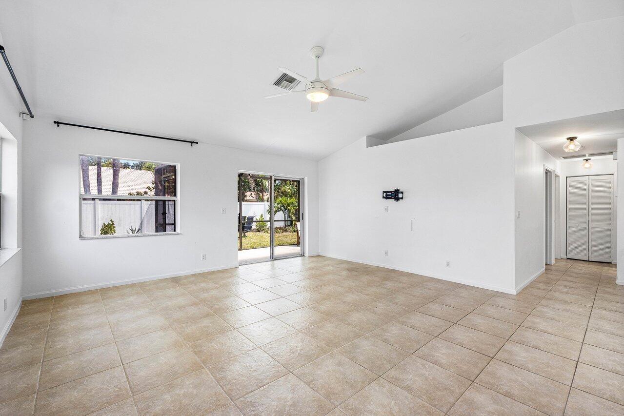 3803 S Lancewood Place