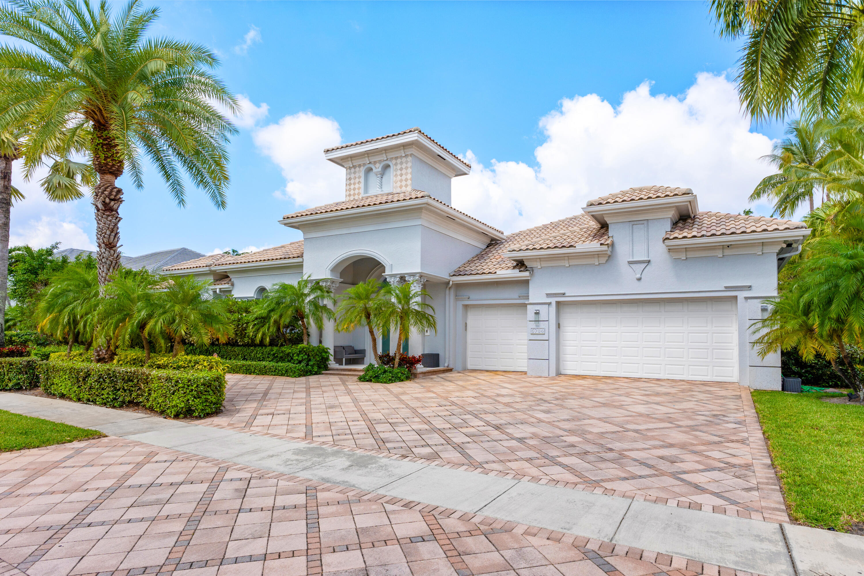 5784 Vintage Oaks Circle