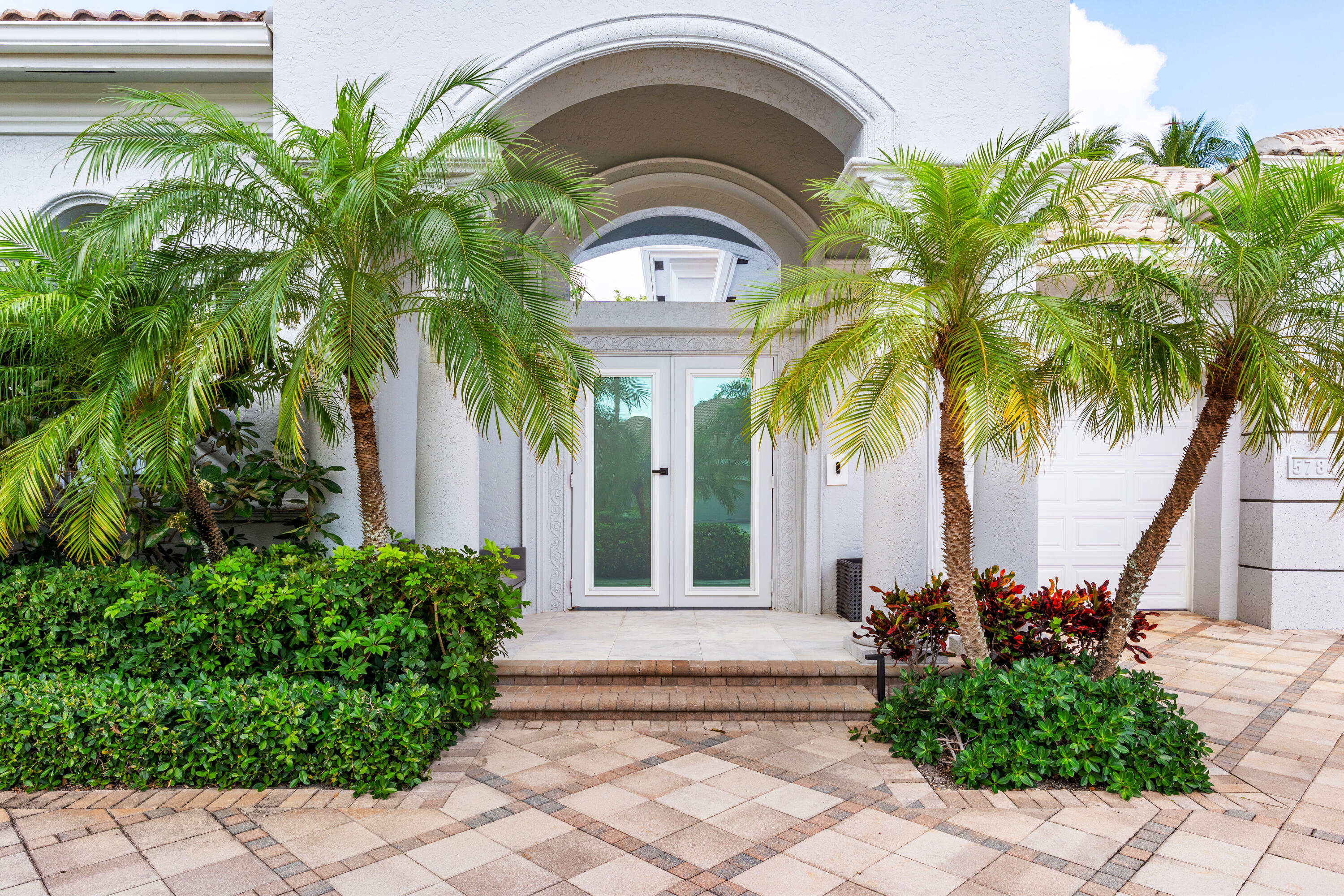 5784 Vintage Oaks Circle