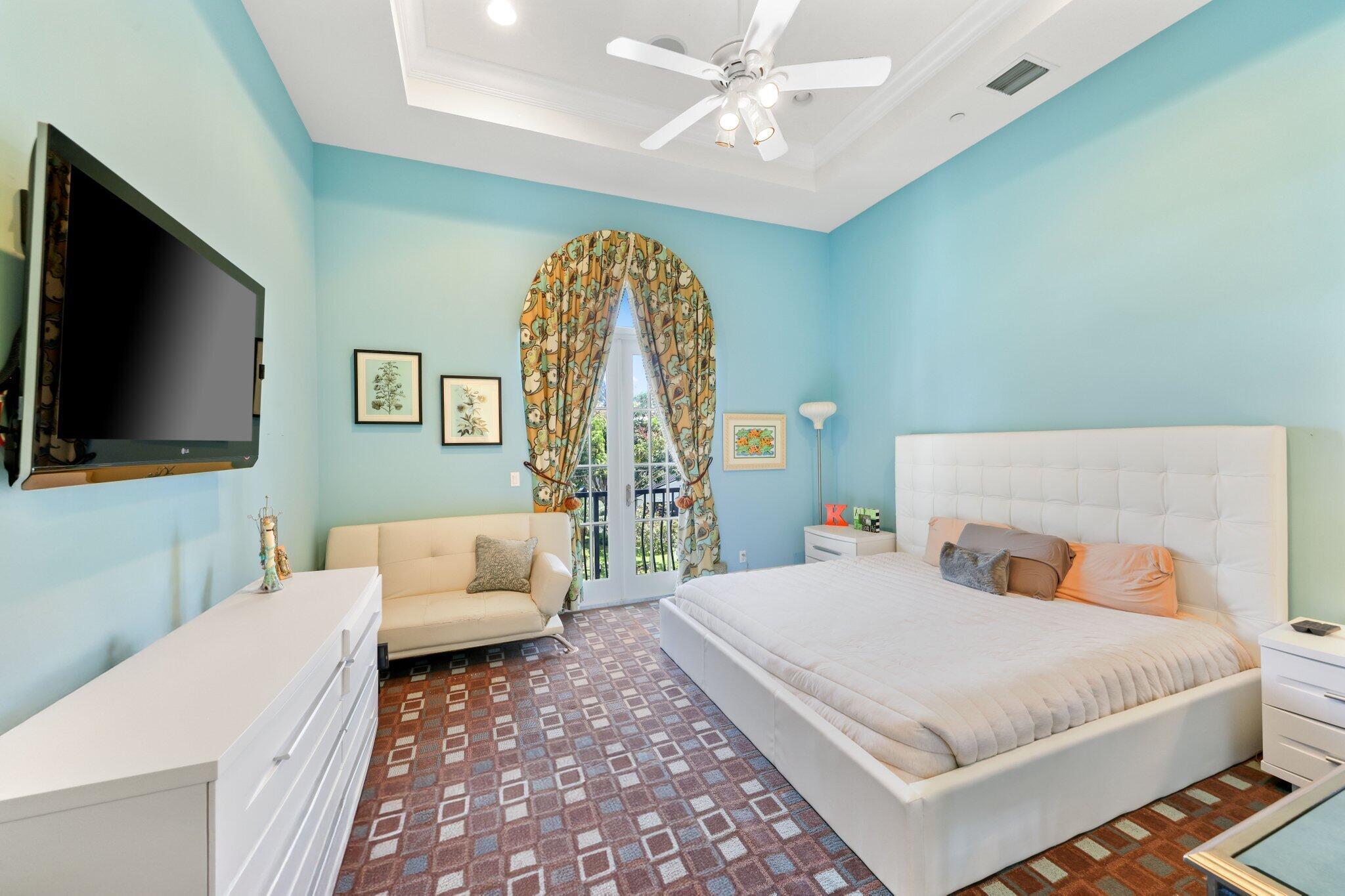 932 Banyan Drive