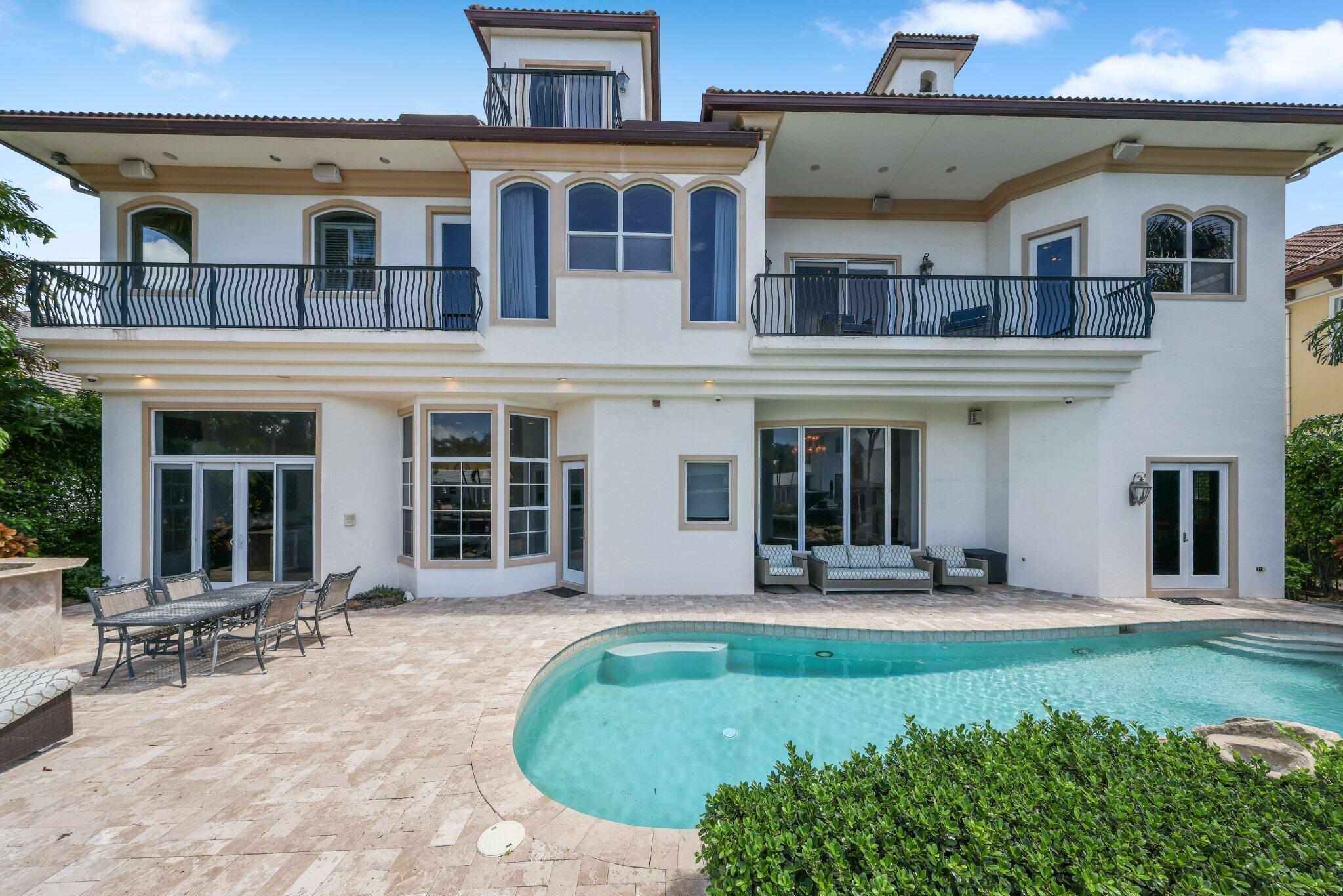 932 Banyan Drive
