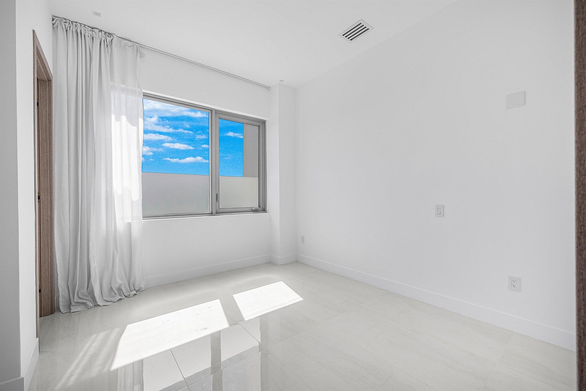 246 NE 6th Avenue Ph