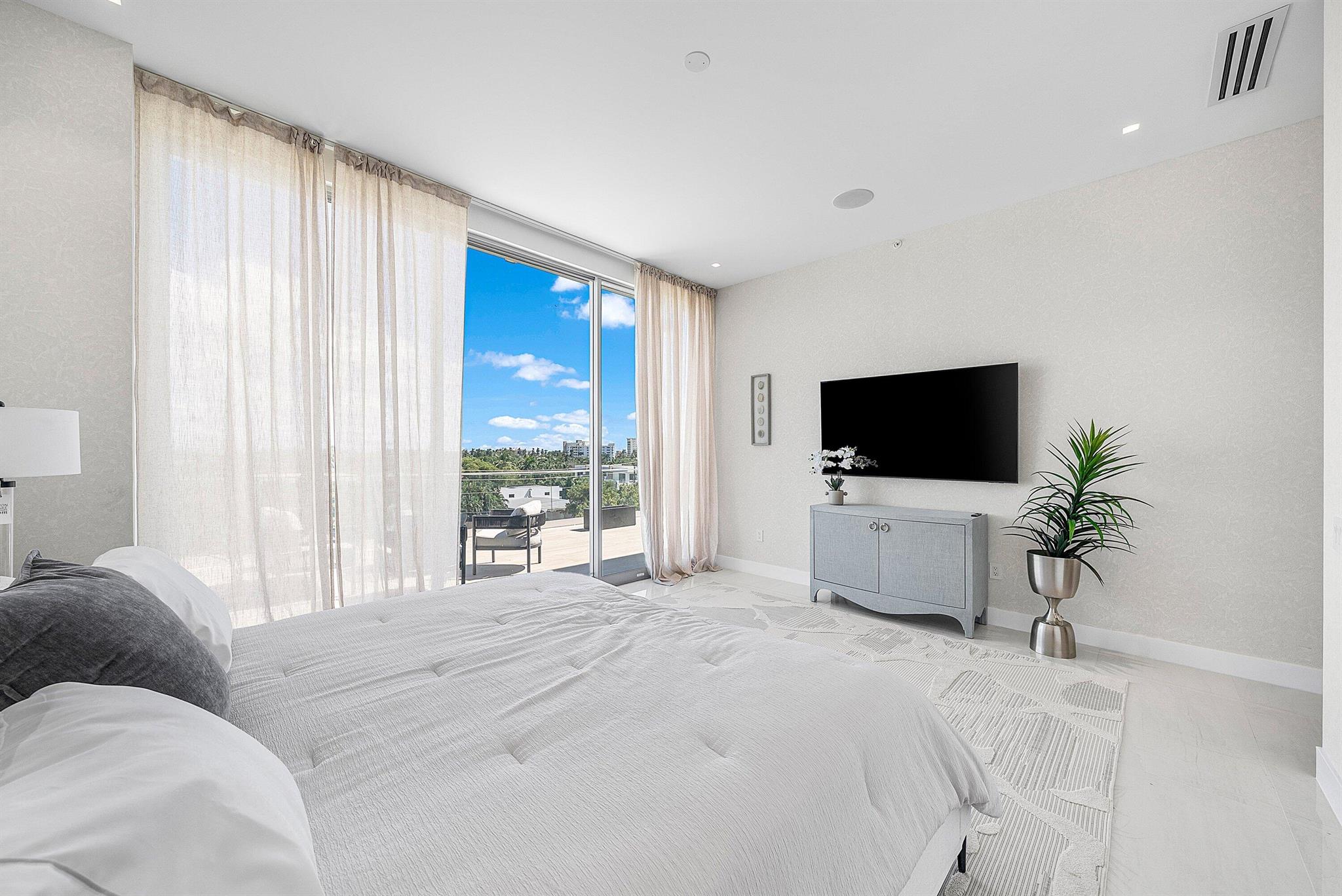 246 NE 6th Avenue Ph