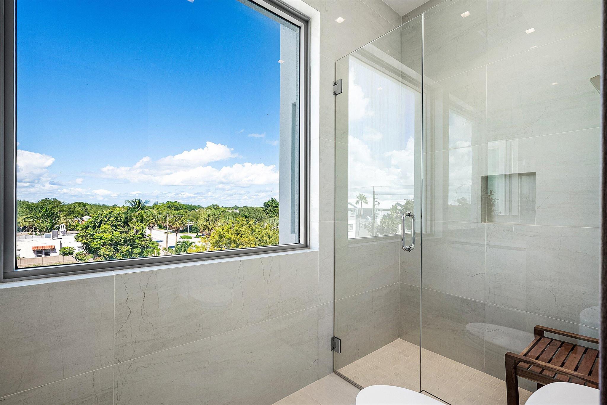 246 NE 6th Avenue 3b