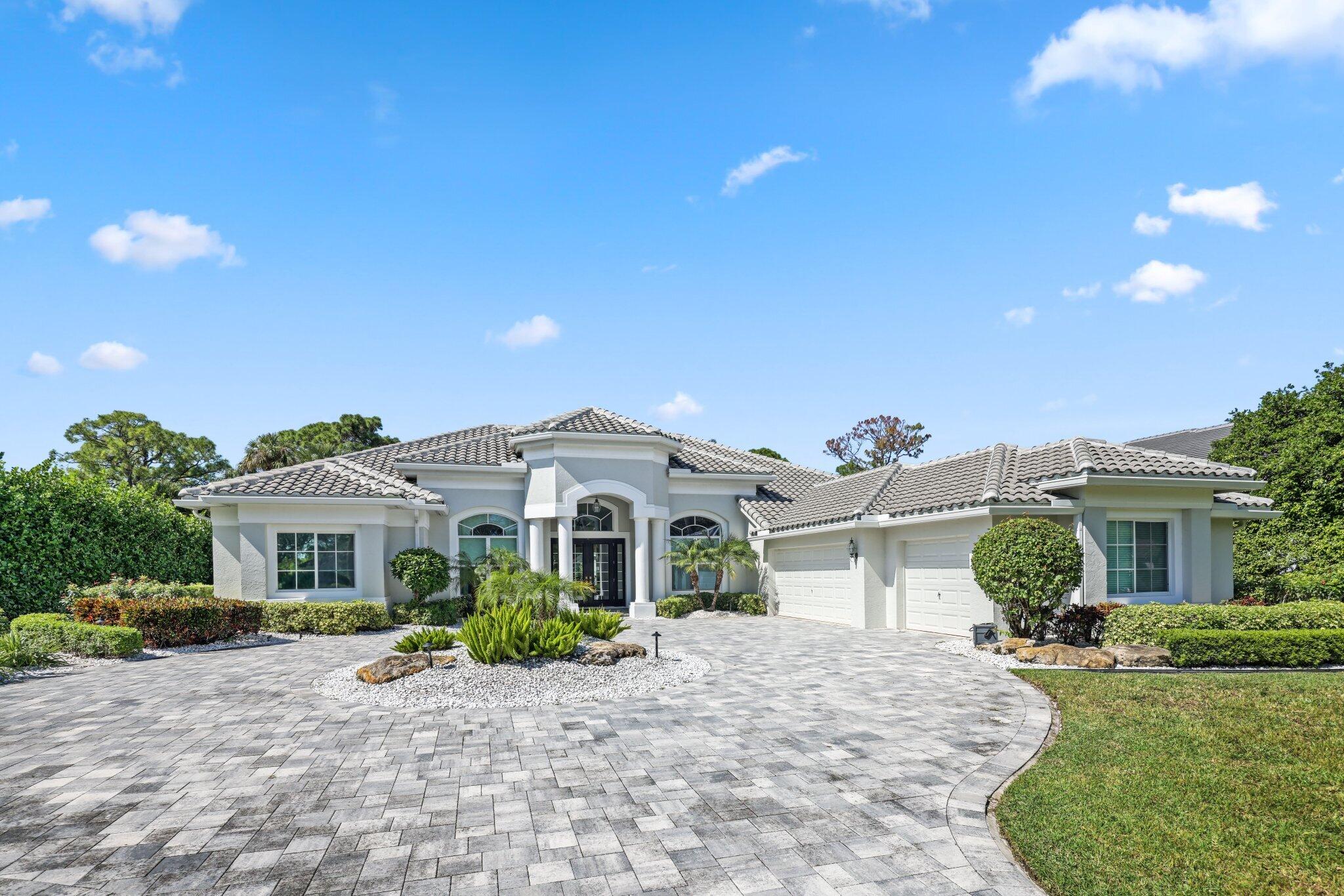8195 Lakeview Drive