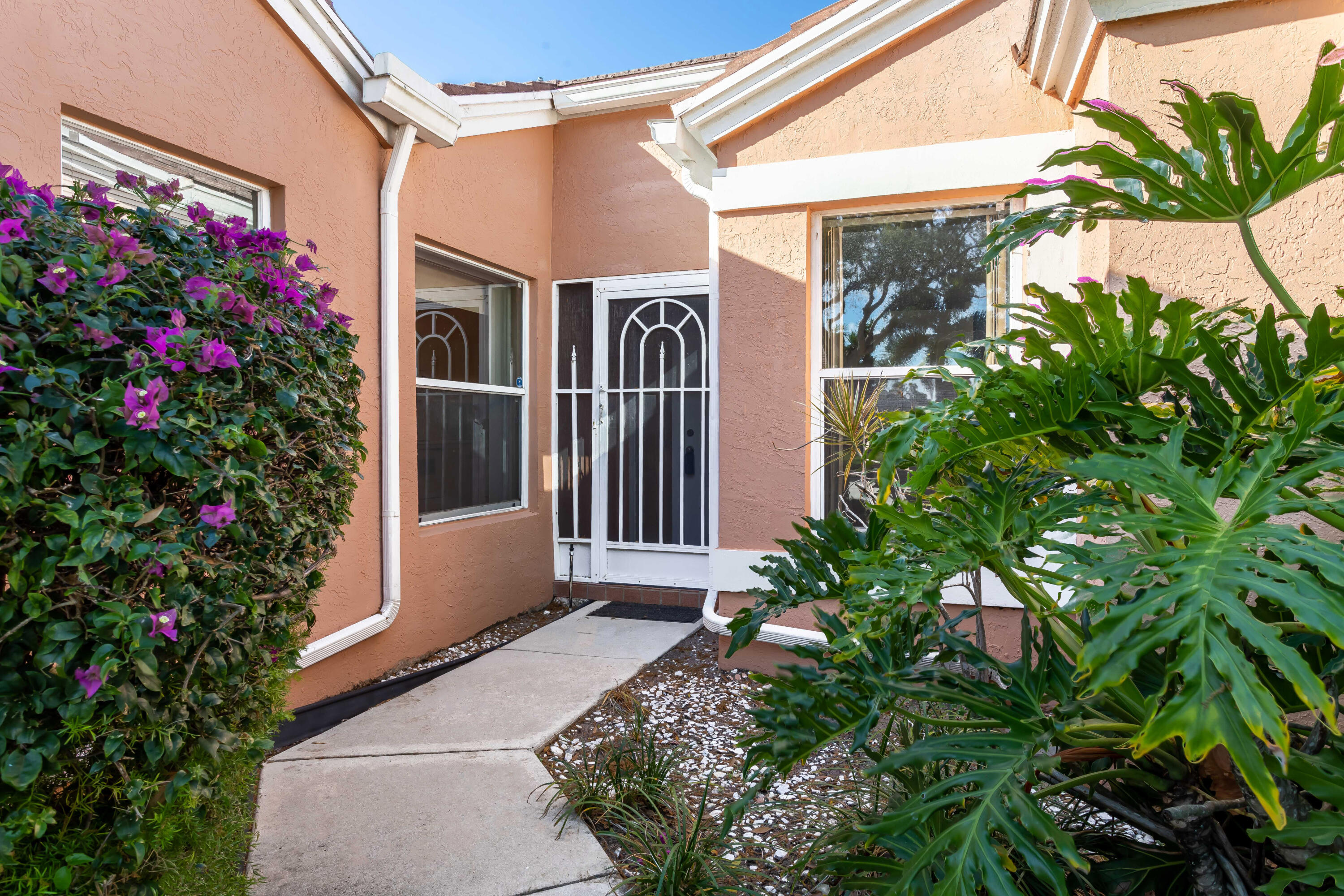 5667 Royal Lake Circle
