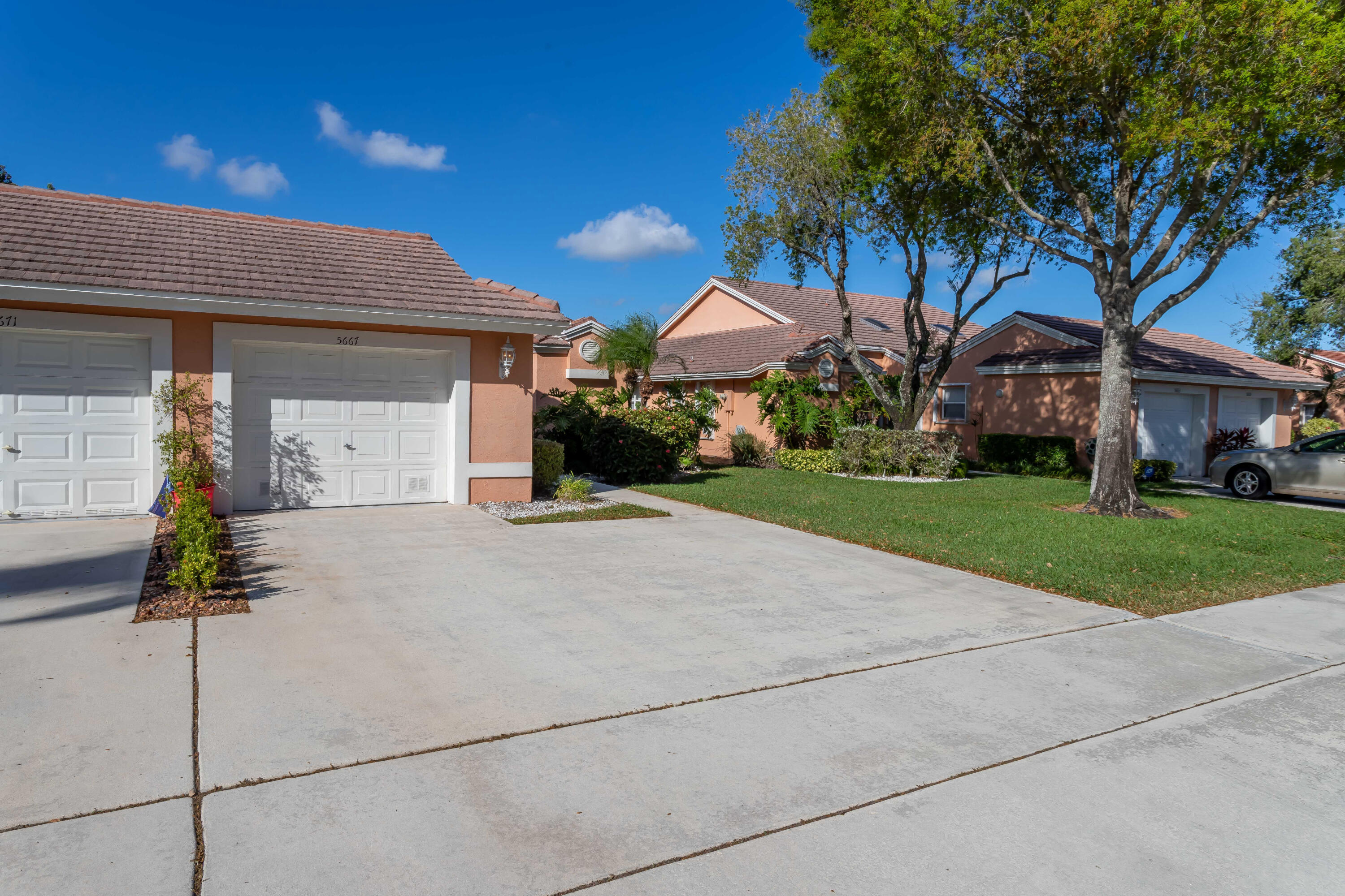 5667 Royal Lake Circle
