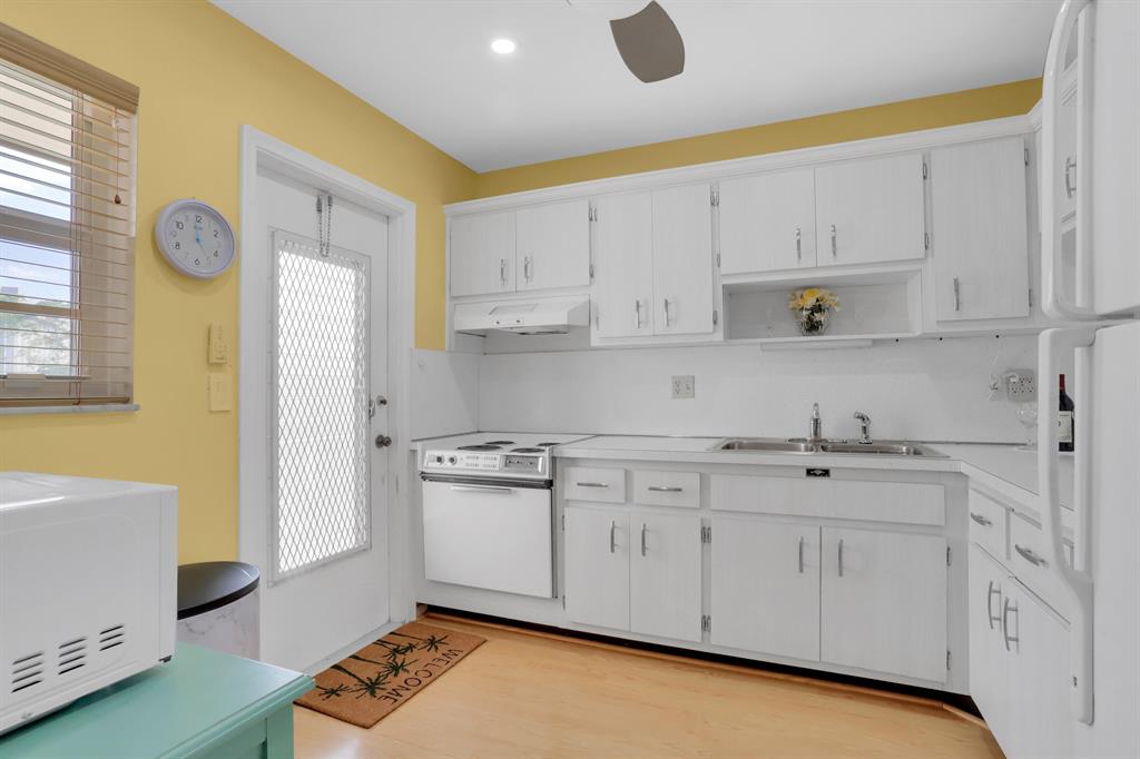 400 NE 20th Street Unit: D209