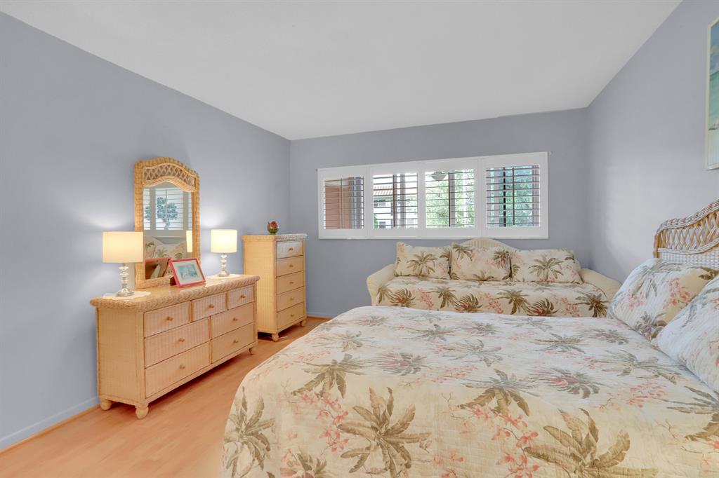 400 NE 20th Street Unit: D209