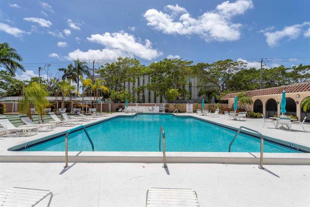 400 NE 20th Street Unit: D209