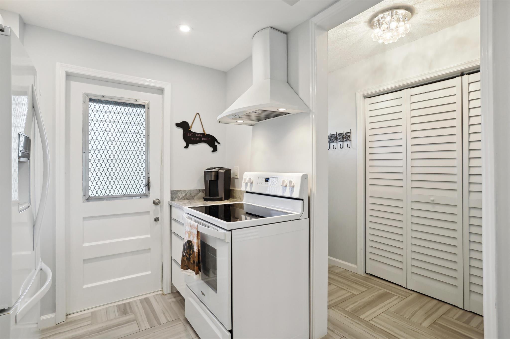 698 NE Spanish River Boulevard Unit: 24