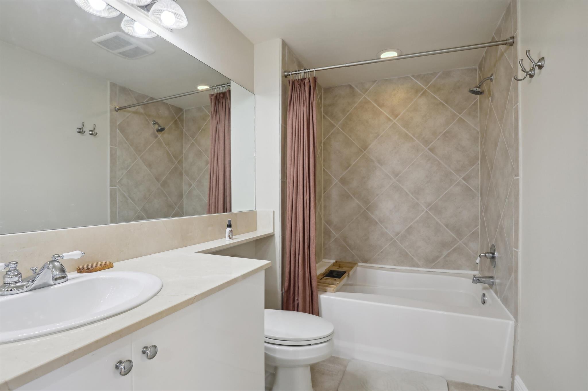 806 E Windward Way Unit: 217
