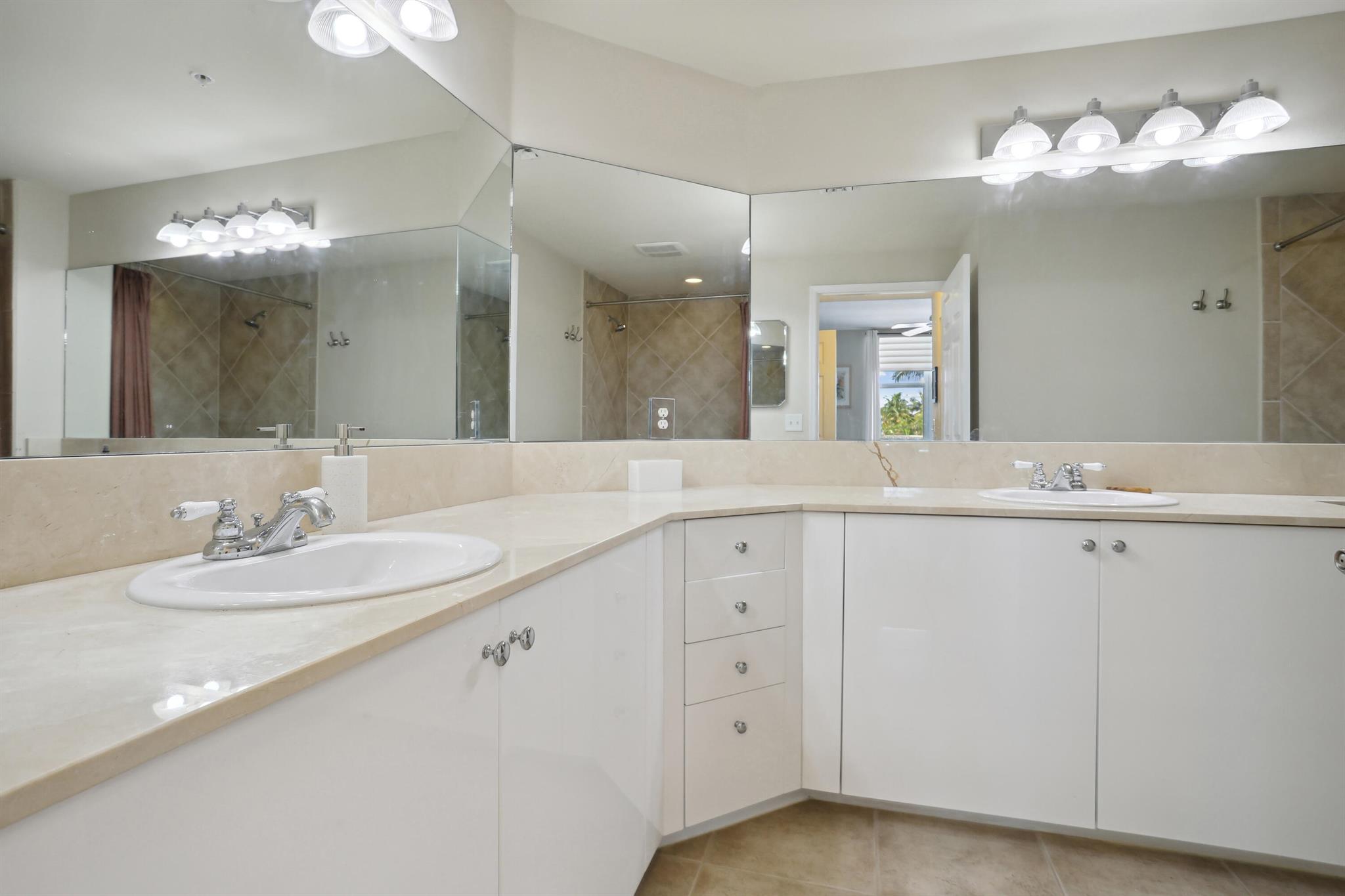 806 E Windward Way Unit: 217