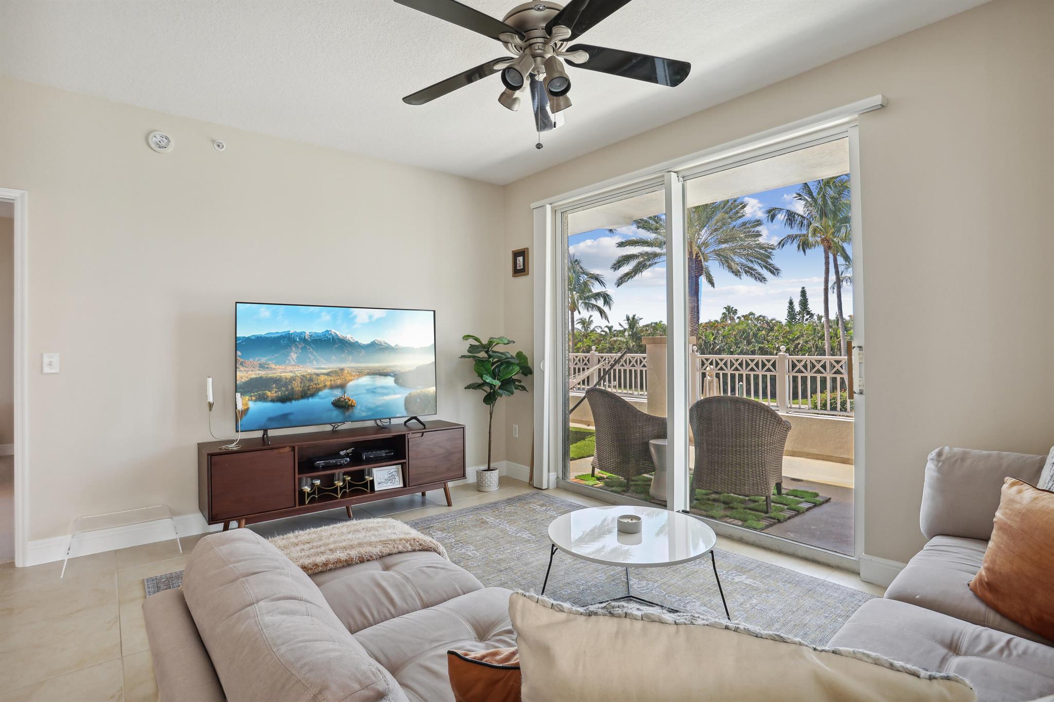 806 E Windward Way Unit: 217