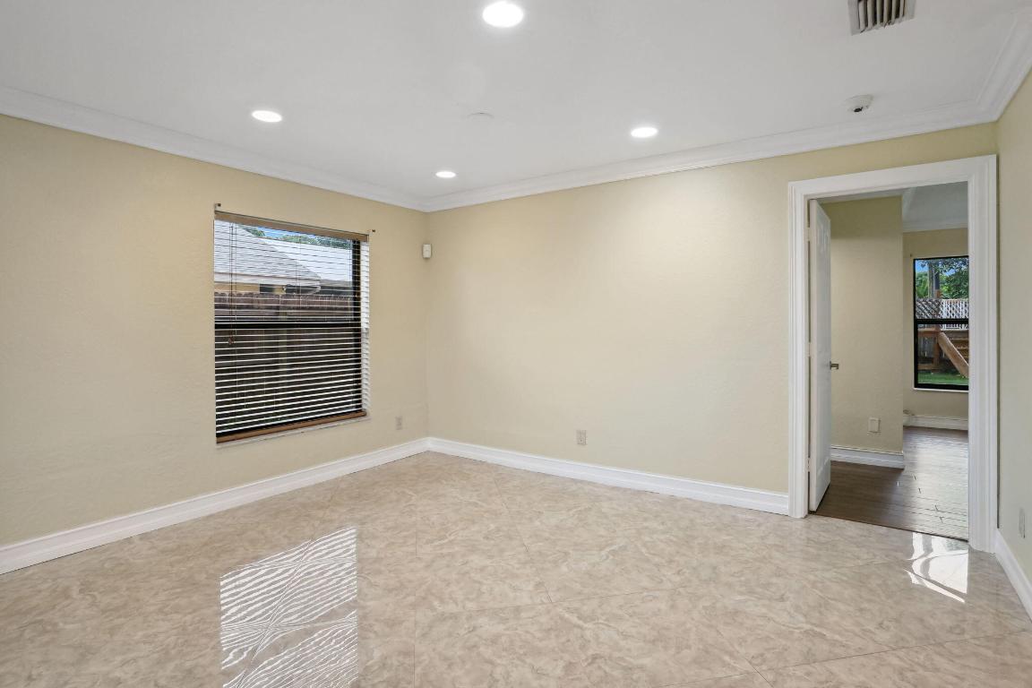 580 NW 9th Court