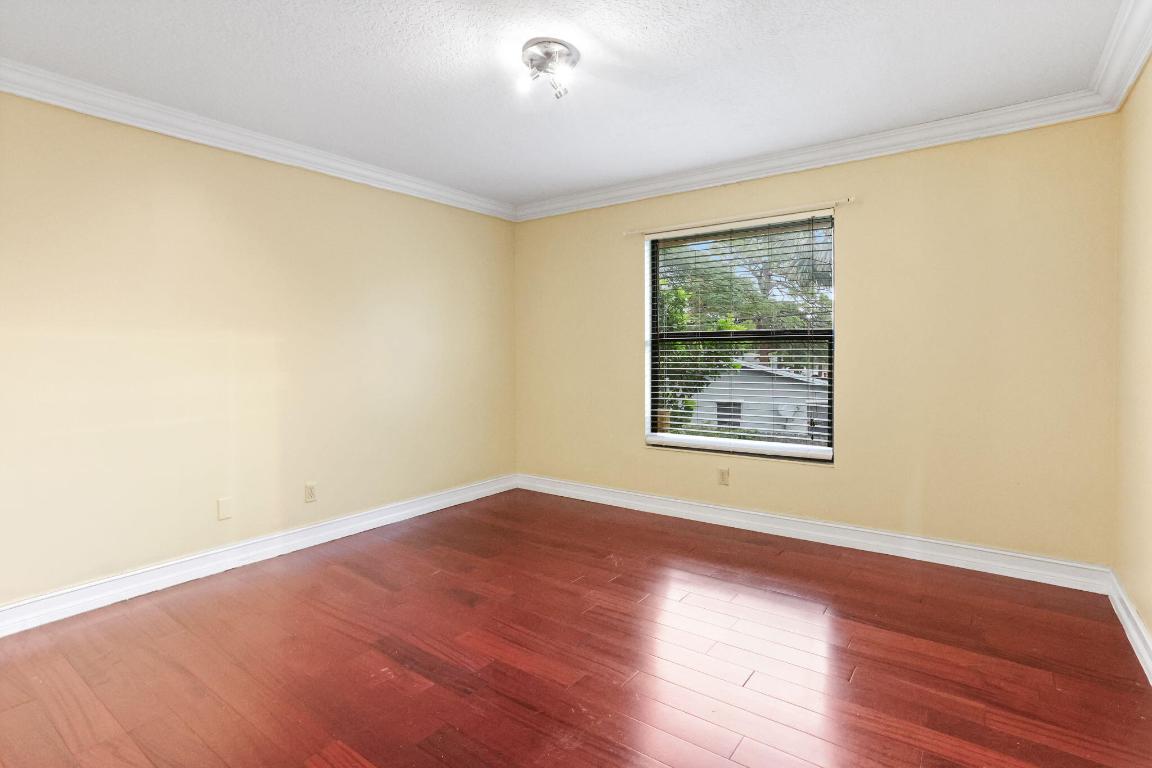 580 NW 9th Court