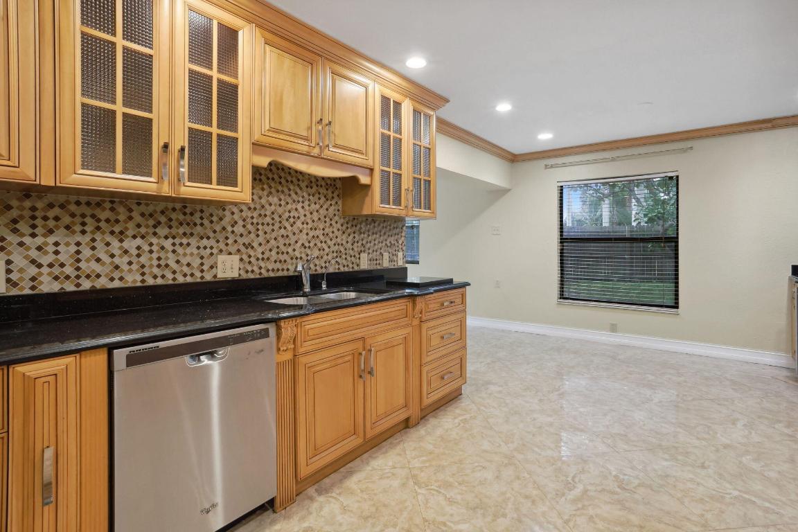 580 NW 9th Court