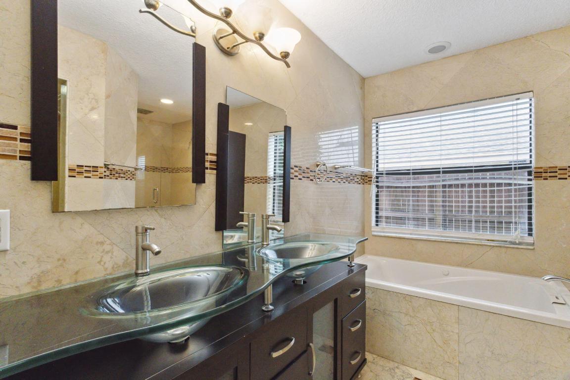 580 NW 9th Court