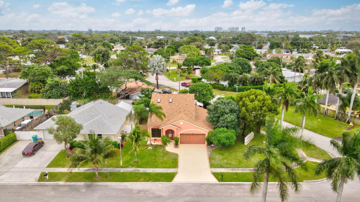 580 NW 9th Court